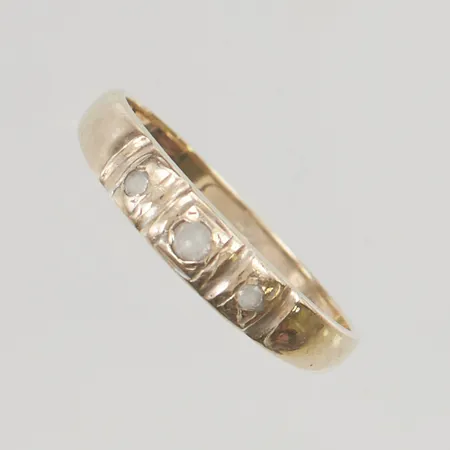Ring stl:17 bredd 3mm vita stenar 14K 1,7g.