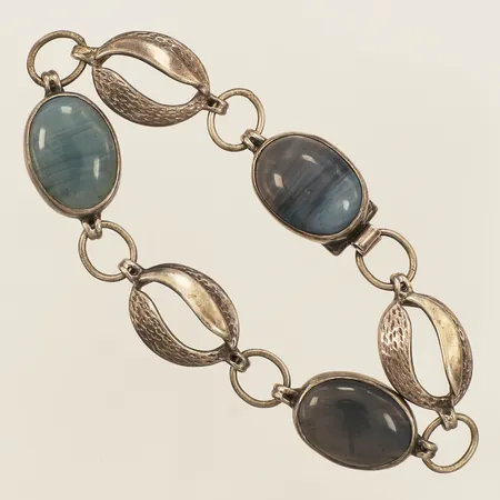Armband med bergsslagsten längd 19,5cm, bredd 14mm troligen Bergslagssmycke O Nordström Firma silver 925/1000 Vikt: 24,9 g