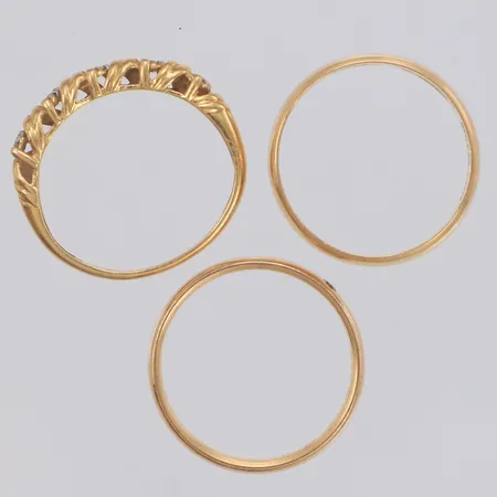 3 Ringar, graverade, skeva, 18K Vikt: 8,1 g