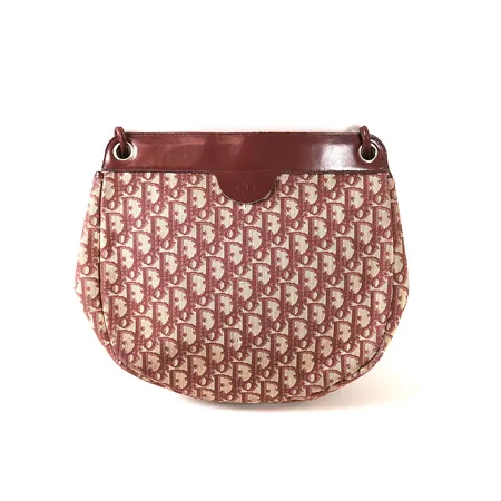 Handväska Dior röd monogramcanvas och läder, mått ca 30x28x4cm, en ficka invändigt, tråddragningar, fläckar, åldersrelaterat slitage, defekt knapp går ej att stänga