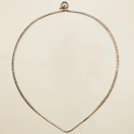 Collier stelt med dekor Ø12cm bredd 3,3mm GBSONS original etui silver 830/1000 Vikt: 17,8 g