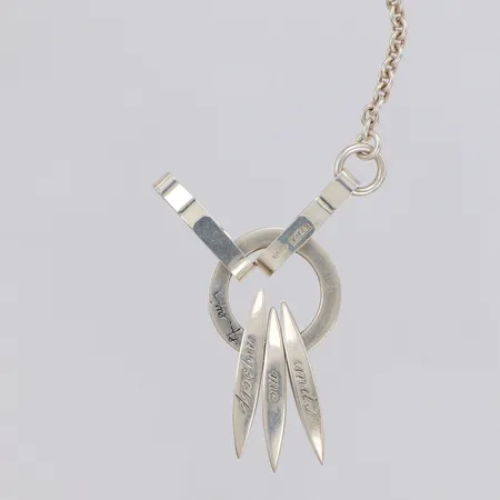 Del av collier Efva Attling Me, myself and I, kedja 22cm, 2 hakar, 925/1000 silver Vikt: 13,6 g