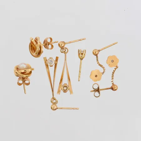 Diverse guld defekt, med stenar, 18K Vikt: 3,6 g