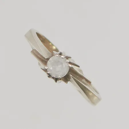 Ring stl:17¼ bredd 6mm vit sten 14K 3,4g.