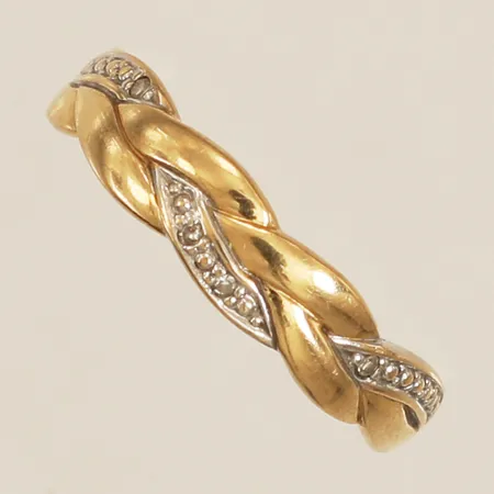 Ring med diamanter 4xca0,005ct stl:18 bredd 4,7mm GHA fattning i vitguld 18K Vikt: 2,1 g