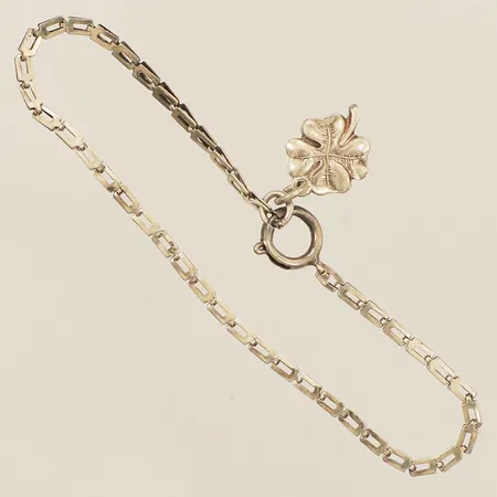 Barnarmband med berlock fyrklöver längd 14,5cm, bredd 1,9mm silver 835/1000 Vikt: 1,9 g