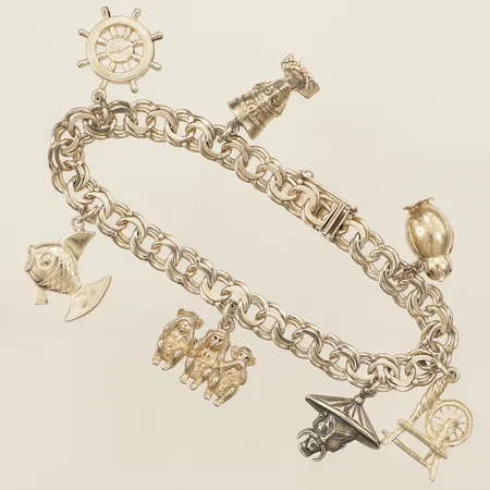 Armband Bismarck med sju berlocker längd 19cm, bredd 7mm silver 830/1000 Vikt: 32,5 g