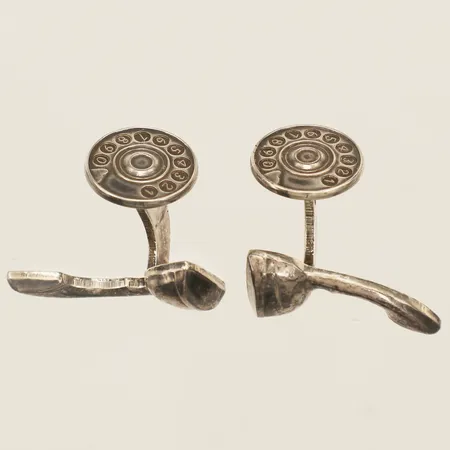 Ett par manschettknappar Kobratelefon längd 20mm, bredd 18mm Sporrong AB år 1973 silver 830/1000 Vikt: 10,5 g