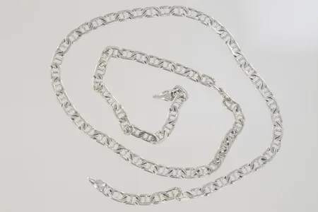 Halskedja med hänge längd 49 cm, 21K   Vikt: 2,5 g