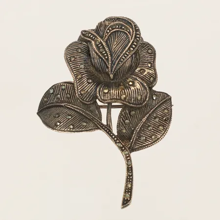 Brosch blomma med markasiter 50x36mm silver 925/1000 Vikt: 14,7 g