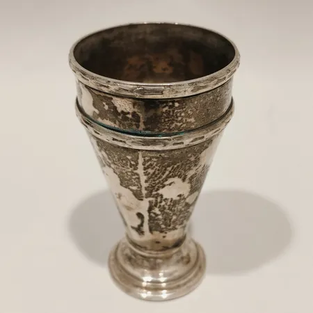 Pokal höjd 7cm bucklig förgylld insida silver 830/1000 Vikt: 35,6 g