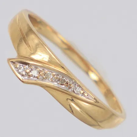 Ring med diamanter 5x ca 0,005ct stl:16, bredd 5,1mm, Guldfynd, 18K Vikt: 1,6 g