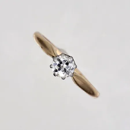 Ring med diamant 1x0,40ct W(H)/P1 , fattning i vitguld, stl: 18½ 18K Vikt: 2,1 g