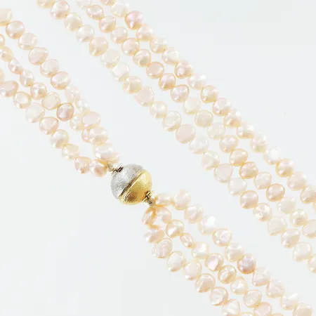 Pärlcollier odlade sötvattenpärlor Ø4-4,5mm längd 44cm, lås i 18K. Bruttovikt: 10,2gram.  Vikt: 10,2 g