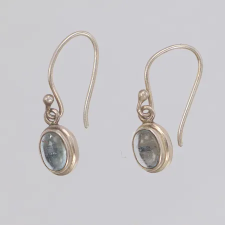 Örhängen med stenar, längd 24,5mm, bredd 6,8mm, silver 925/1000 Vikt: 2,5 g