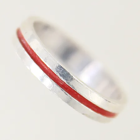 Ring stl:18½ bredd 7mm ojämn silver 925/1000 Vikt: 3,3 g