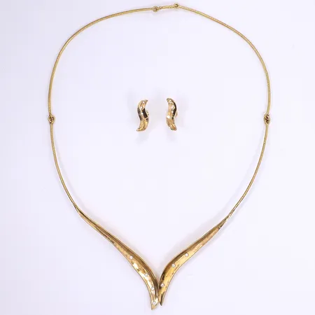 Smyckeset om halscollier med diamanter 2xca 0,01ct 5xca 0,02ct ca 46cm bredd 2-21mm samt ett par örhängen med diamanter 6xca 0,01ct 19x9mm, tillv. Jarl Sandin, originaletui, 18K Vikt: 23 g