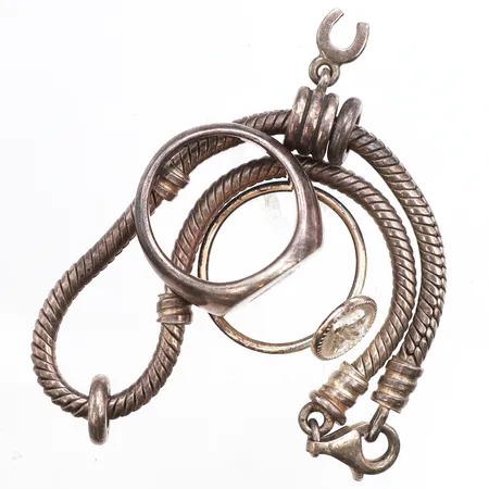 Diverse silver, defekter, ojämnheter, monogram/gravyrer, 830-925/1000 silver. Vikt: 24,2 g