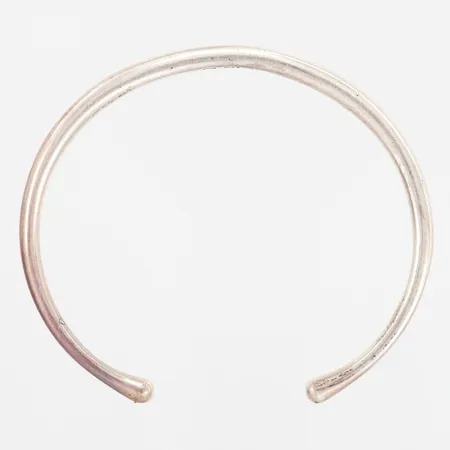 Armring Georg Jensen designad av Flemming Eskildsen No:150, öppen modell inre omkrets ca.18cm, Sterling silver 925/1000 Vikt: 17,1 g