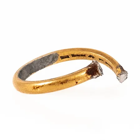 Uppklippt ring, rester från tennlödning 23K 3,8g. 