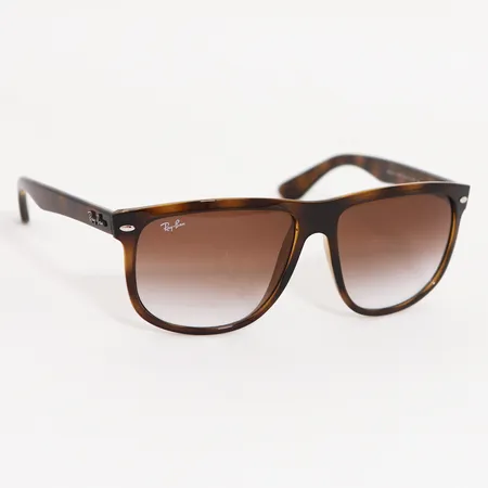 Ett par solglasögon Rayban R4147, 710/51, repor på glas med originaletui Vikt: 0 g