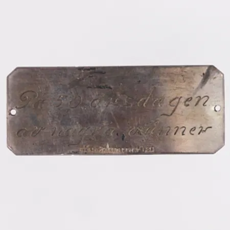 Platta längd 56mm bredd 22mm, Osk.Strömbergs Eftr. år 1933 Haparanda, gravyr, 830/1000 silver Vikt: 5,7 g