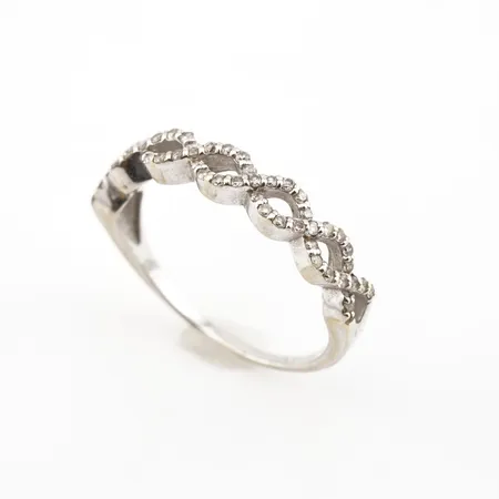 Ring m diamanter, vitguld, stl 17½(55), bredd 4mm, 18k Vikt: 2,2 g