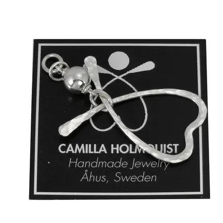 Hänge "Silverängel/Skyddsängel" silver 925/1000 Camilla Holmquist Åhus (Åhus Guldsmedja), längd inkl. ögla 52 mm, bredd 25 mm, klot Ø8 mm Vikt: 3,2 g