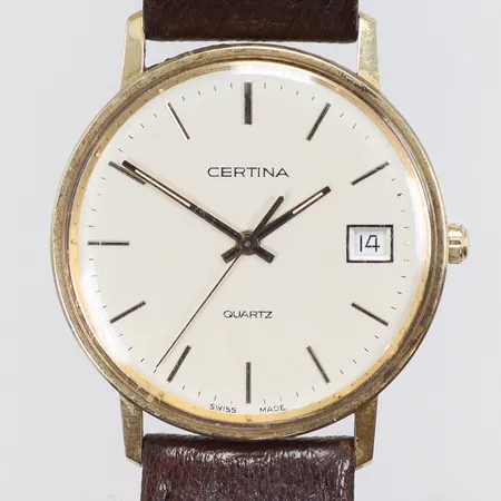 Herrur Certina 14K Ø33,5mm ref nr. EOL 115.9199.65, gravyr, quartz (går ej), slitage guld i boett, med slitet läderband bruttovikt 28,2g