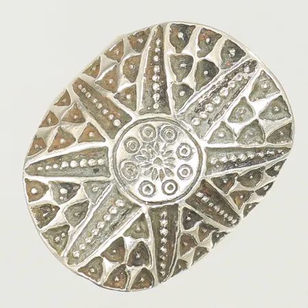 Ring med mönster, stl 17¾, bredd 7-26mm, ojämn skena, bucklig, Silver 925/1000 Vikt: 6,9 g