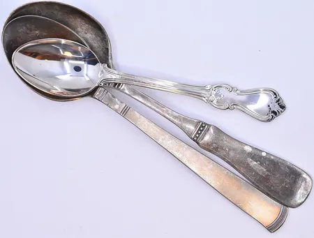 7 skedar modell Thema, Olga och Uppsala längd 17, 15 och 12,5 cm graverad silver 830/1000. Vikt: 162,6 g