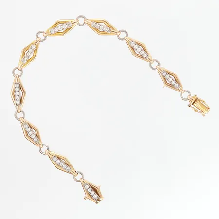 Armband med diamanter 15xca0,03ct samt 29 vita stenar, 20cm, bredd: 6-8mm, slitage på infattningar, detaljer i vitguld, 18K Vikt: 20,1 g