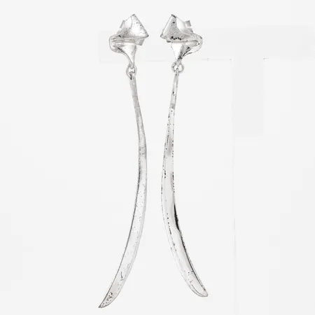 Hängande örhängen Ibis av Zoltan Popovits för Lapponia Finland bredd längd 4,4-12mm, silver 925/1000 10,1g.
