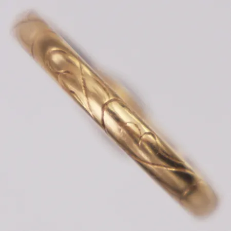 Ring mönstrad stl:18 bredd 2,5mm, gravyr, 14K  Vikt: 2 g