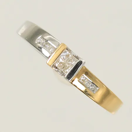 Ring rödguld/vitguld, stl 18 med carréslipade diamanter i mitten, 4 x ca 0,02ct, 6 x ca 0,01ct, 18K, 4,6g 