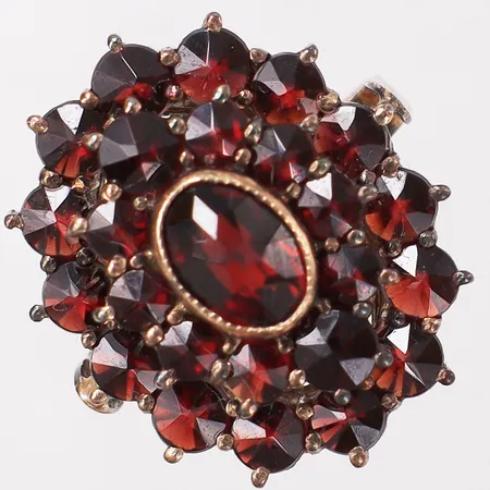 Ring med granater, stl:16¾ bredd 2,4-21mm, sliten förgyllning silver 830/1000 Vikt: 4,3 g