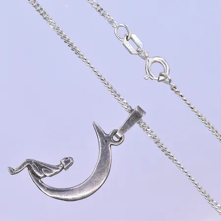 Kedja Pansar med hänge måne längd 46,5 cm bredd 1 mm stl: 31x16 mm silver 925/1000. Vikt: 4,4 g