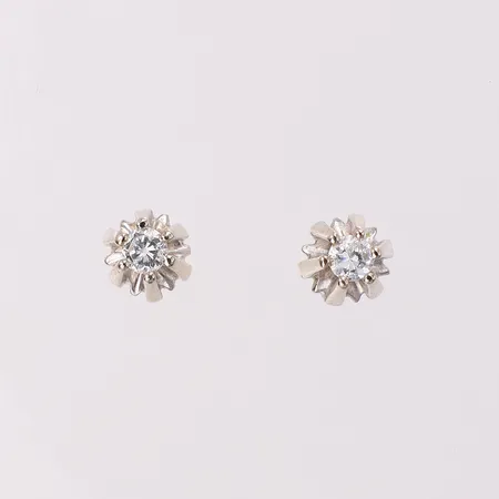 Enstensörhängen med diamanter 2 x ca 0,10ct, Ø6,2mm, en snurrebuss något skev, vitguld, 18K Vikt: 1,5 g