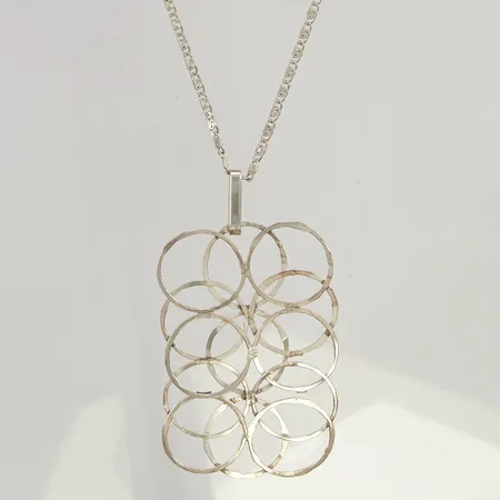 Kedja med hänge ca 60cm, hänge 65x45mm, Janson Guldvaru Ab Victor, 925/1000 Silver 12,8g.