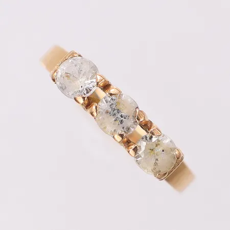 Ring med stenar, stl:18 bredd2,4-4mm. 18K Vikt: 2,7 g