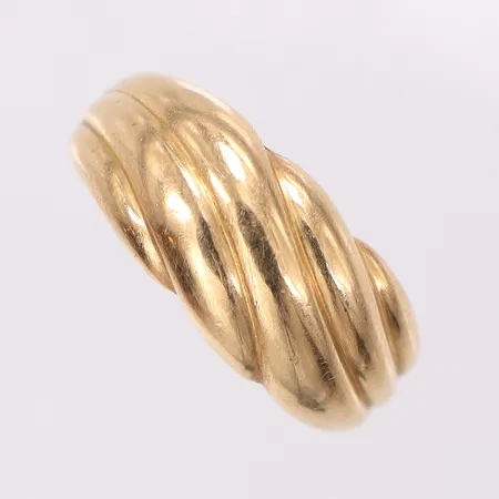 Ring stl:18½, bredd 2,8-9mm, 18K Vikt: 4,2 g