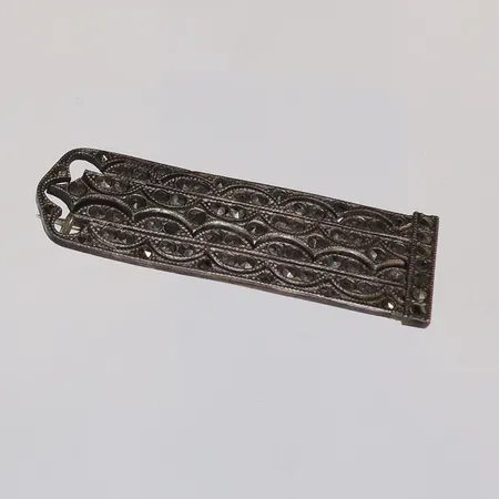 Brosch med markasiter (en saknas) 47x15mm 1900-talets första hälft ostämplat silver  Vikt: 6,8 g