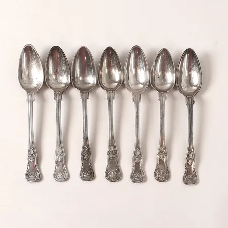 Sju skedar modell Engelsk snäck, längd 15cm, olika årtal, gravyr, silver 830/1000 Vikt: 196,1 g