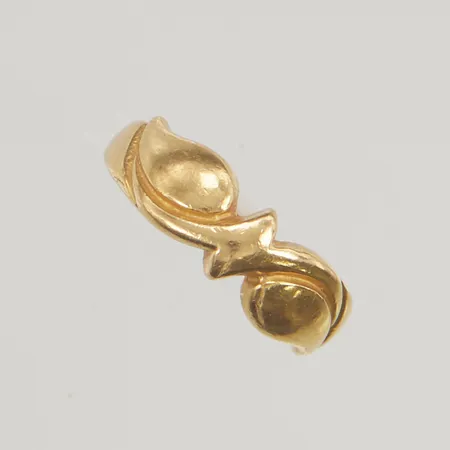 Ring, Ø16, bredd: 2,2-6,2mm, skev skena, 22K, 3,7g Vikt: 3,7 g