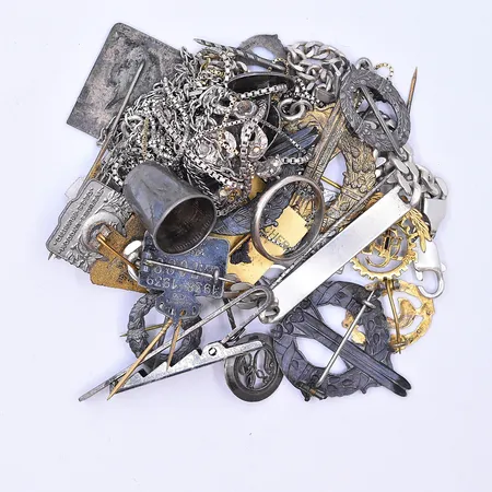 Diverse silver 830/1000. Vikt: 142,2 g
