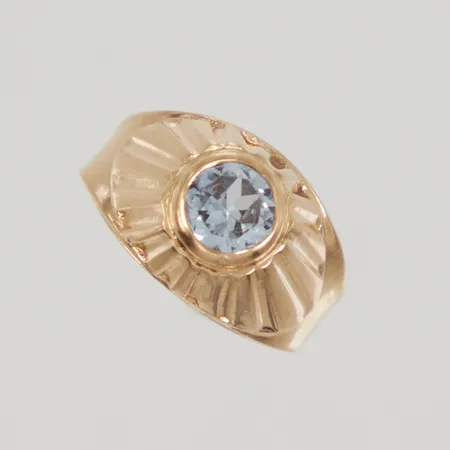 Ring med blå sten stl 14½, bredd 2,2-10mm, 18K Vikt: 2 g