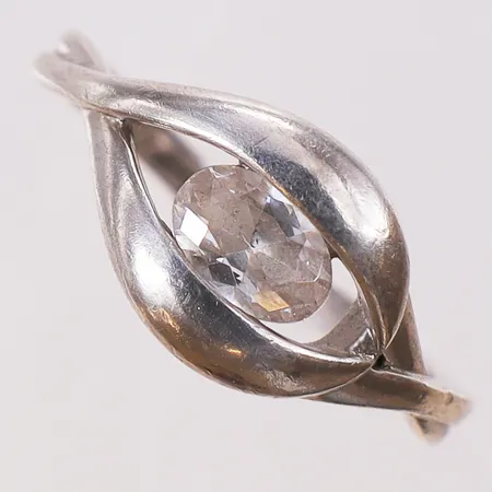 Ring med kubisk zirkonia stl:16, bredd 2-9mm, GHA, silver 925/1000 Vikt: 3,1 g