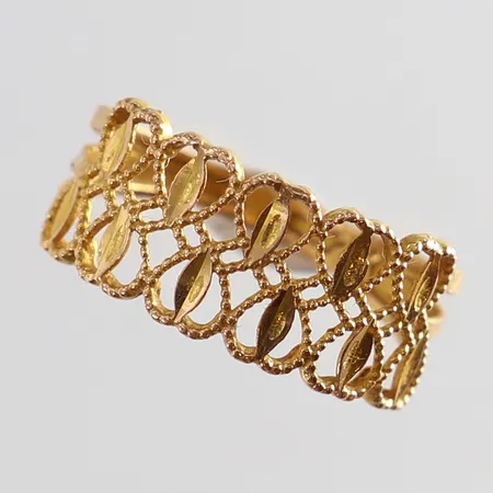 Ring med filigranarbete 16¼ bredd 7mm något bucklig 21K Vikt: 1,7 g