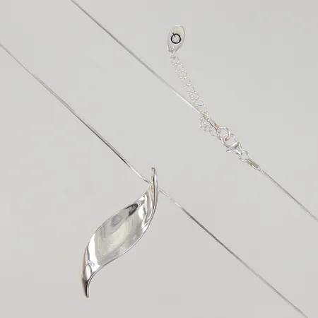 Kedja ormlänk 42cm, hänge längd 40mm, GHA 925/1000 silver Vikt: 7,8 g