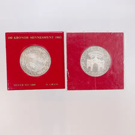 2st Minnesmynt 100kr Sveriges Riksdag Helgeandsholmen år 1983 Ø32mm plastetui silver 925/1000  Vikt: 32 g